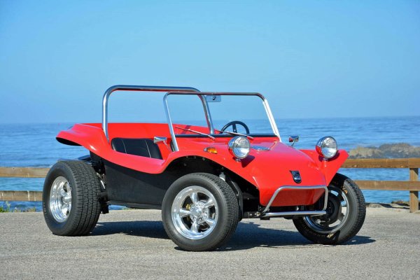 Иновацията не винаги трябва да бъде сложна или пресилена. Брус Майерс (роден през 1926 г.) доказа тази гледна точка, когато нарязва шасито на Volkswagen Beetle и го покрива с корпус от стъклени влакна без врати, за да създаде бъги, подходящо за състезания в калифорнийската пустиня. Известен като Manx, този автомобил се продава като комплект (и по-късно като автомобил до ключ) от 1965 г. Отначало няма нещо подобно на пазара.

Не отнема много време на големи и малки компании да се втурнат към сегмента на бъгитата за дюни. Някои затварят след едва няколко бройки, други са прилично успешни. Германският производител  Karmann продава подобно на Manx бъги на име GF в Европа. На друго ниво - Manx вдъхновява много от плажните коли, продавани в Европа през 60-те и 70-те години на миналия век, пример е Citro&euml;n Mehari.
